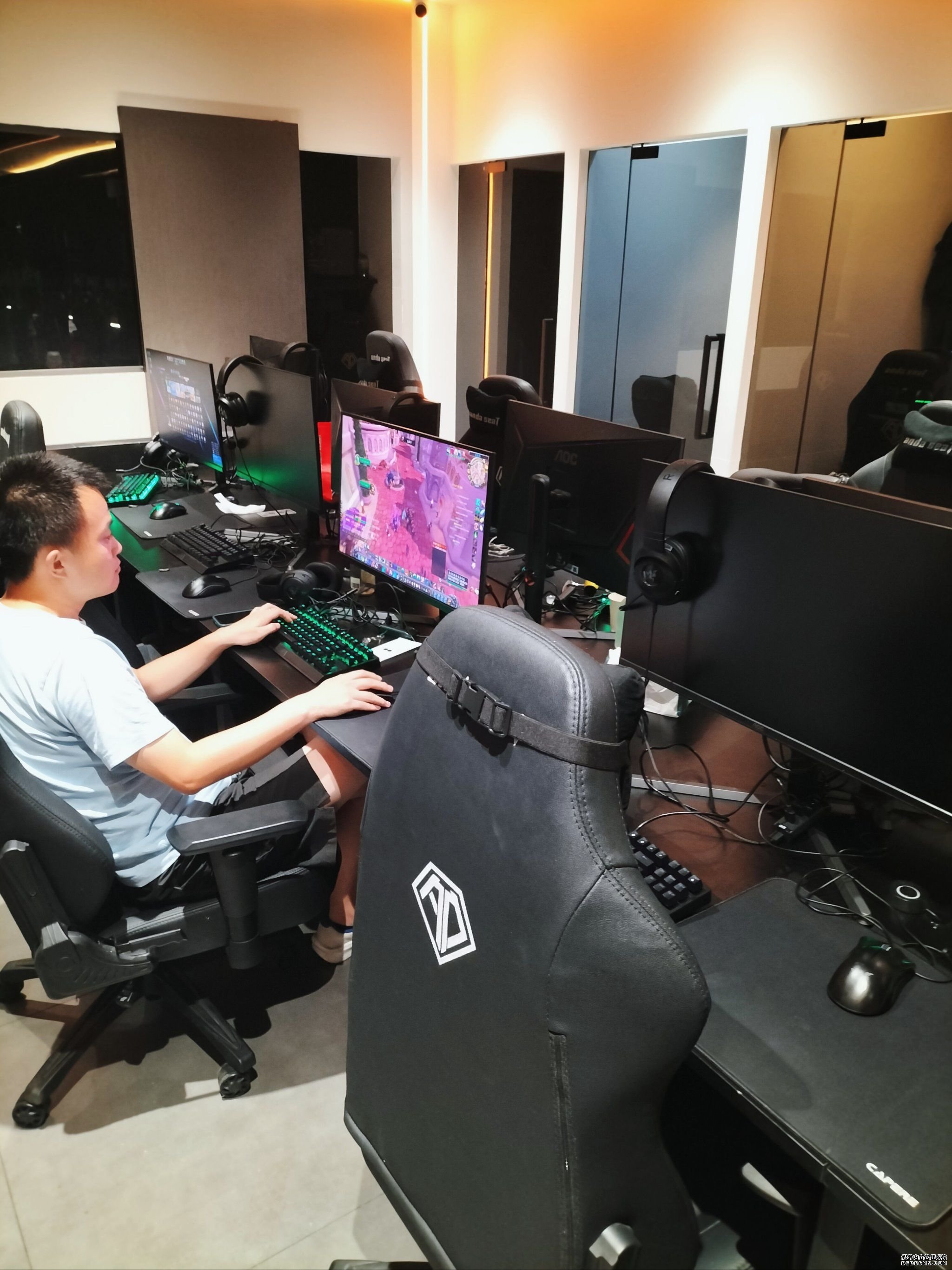 电竞世界杯：幻影长矛手大骗局！XG遭NAVI翻盘小孩哥也干了！